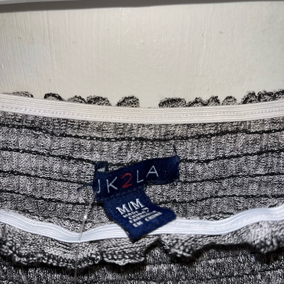 BNWT Grey off the shoulder long sleeve crop top - Picture 2 of 3